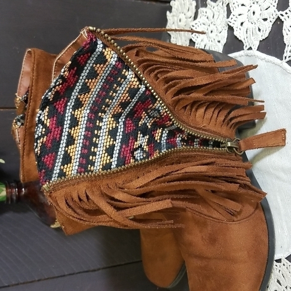 qupid fringe brown booties size 6.5 - Picture 4 of 8